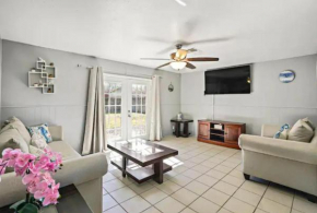 Pet Friendly 3BR 15BA w 65 TVs Nearby Shopping